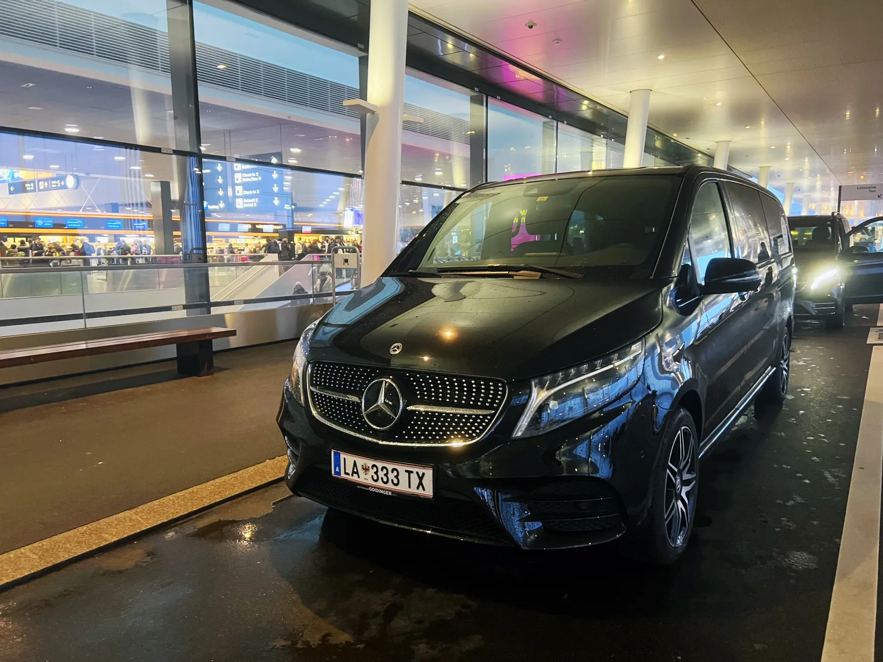 Hallo Taxi Mercedes V-Class on an airport transfer